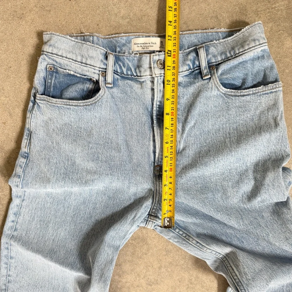 Abercrombie and Fitch High Rise 90s Relaxed SHORT - light wash - Picture 11 of 12